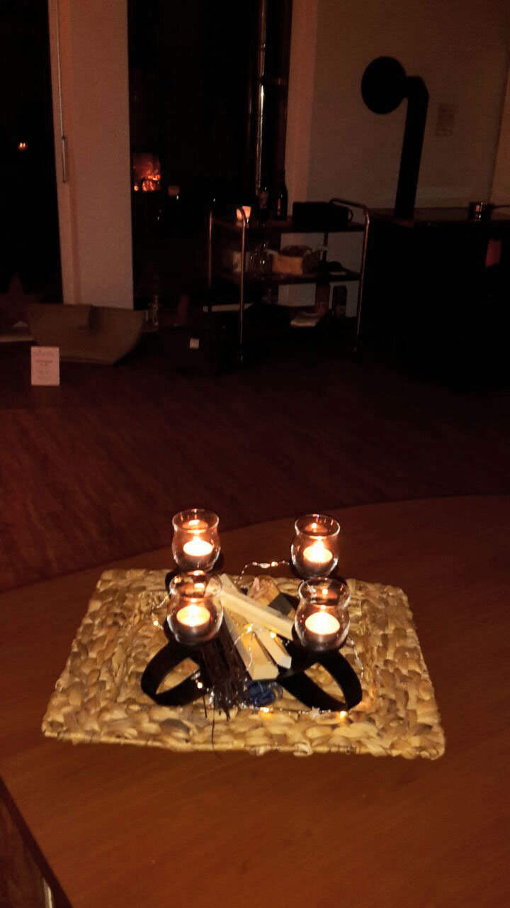 Tisch-mit-Kerzen